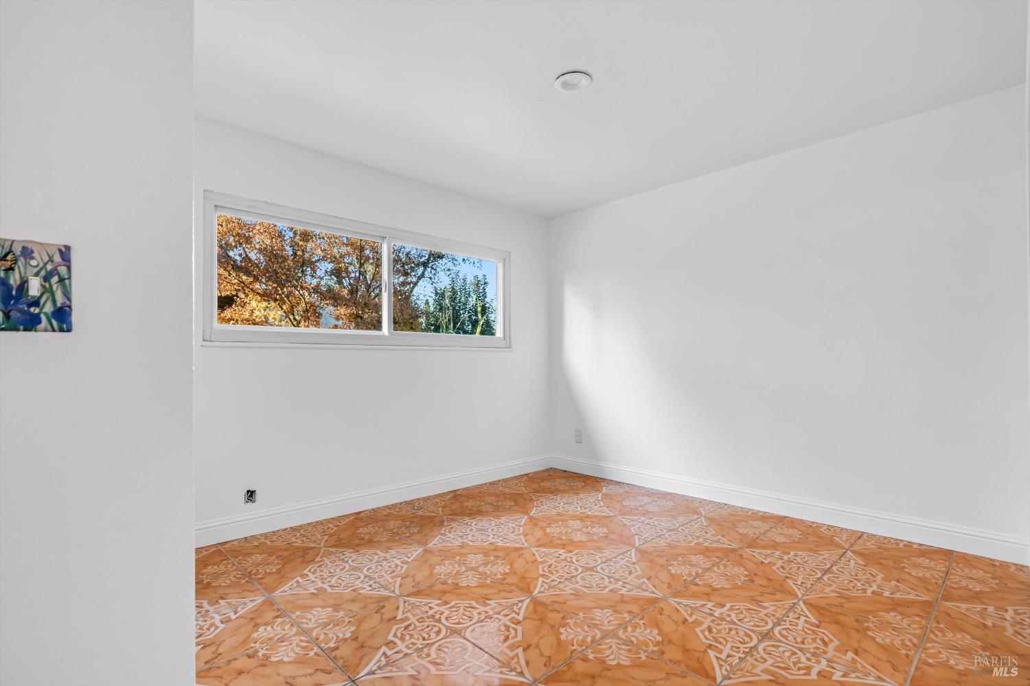 Detail Gallery Image 12 of 24 For 621 Sunny Manor Way, Santa Rosa,  CA 95401 - 3 Beds | 2 Baths