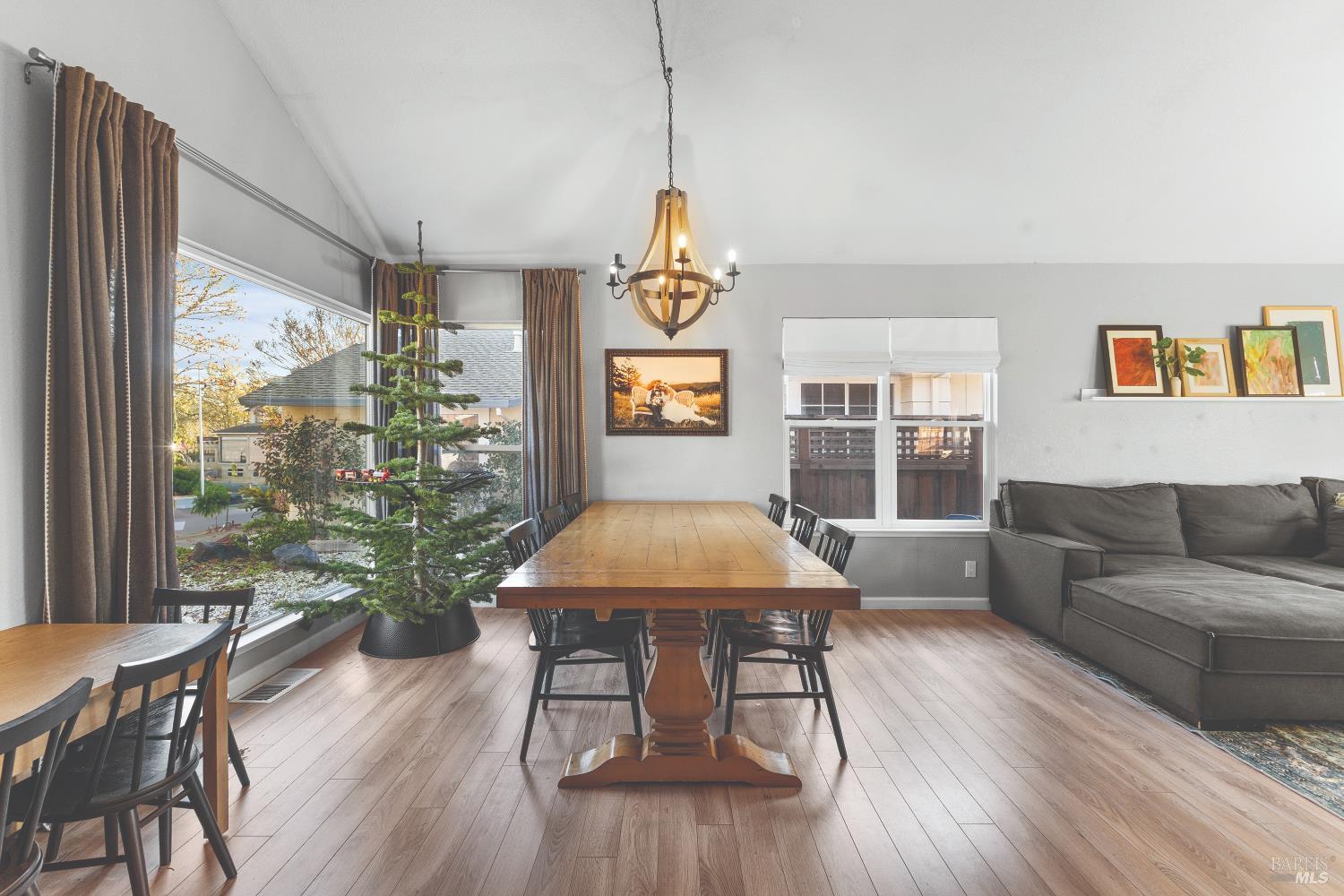 Detail Gallery Image 7 of 47 For 6417 Yale St, Windsor,  CA 95492 - 3 Beds | 2/1 Baths