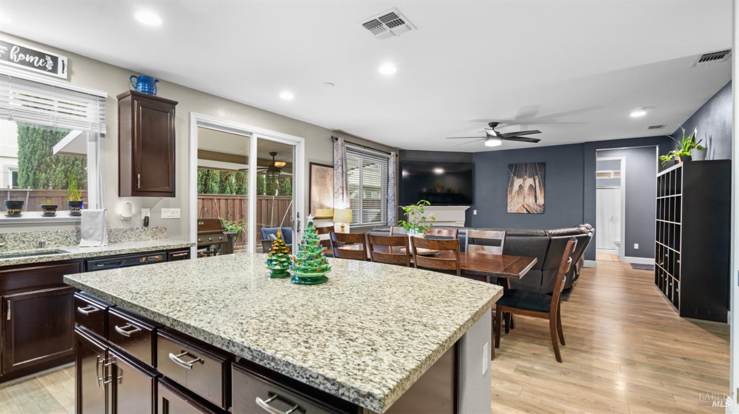 Detail Gallery Image 17 of 46 For 931 Noble Rd, Vacaville,  CA 95688 - 5 Beds | 3 Baths