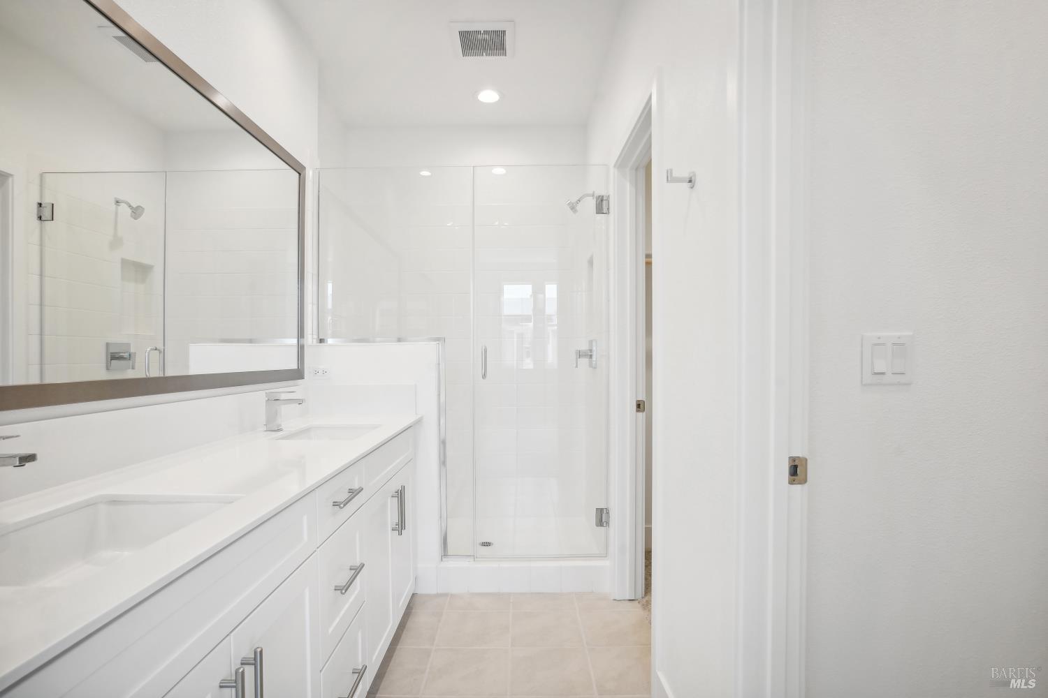 Detail Gallery Image 4 of 6 For 452 Semillon Ln, Santa Rosa,  CA 95403 - 4 Beds | 3/1 Baths