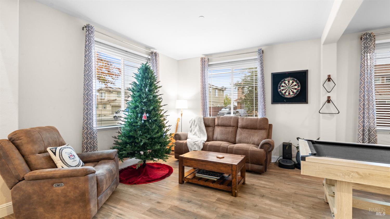 Detail Gallery Image 7 of 46 For 931 Noble Rd, Vacaville,  CA 95688 - 5 Beds | 3 Baths