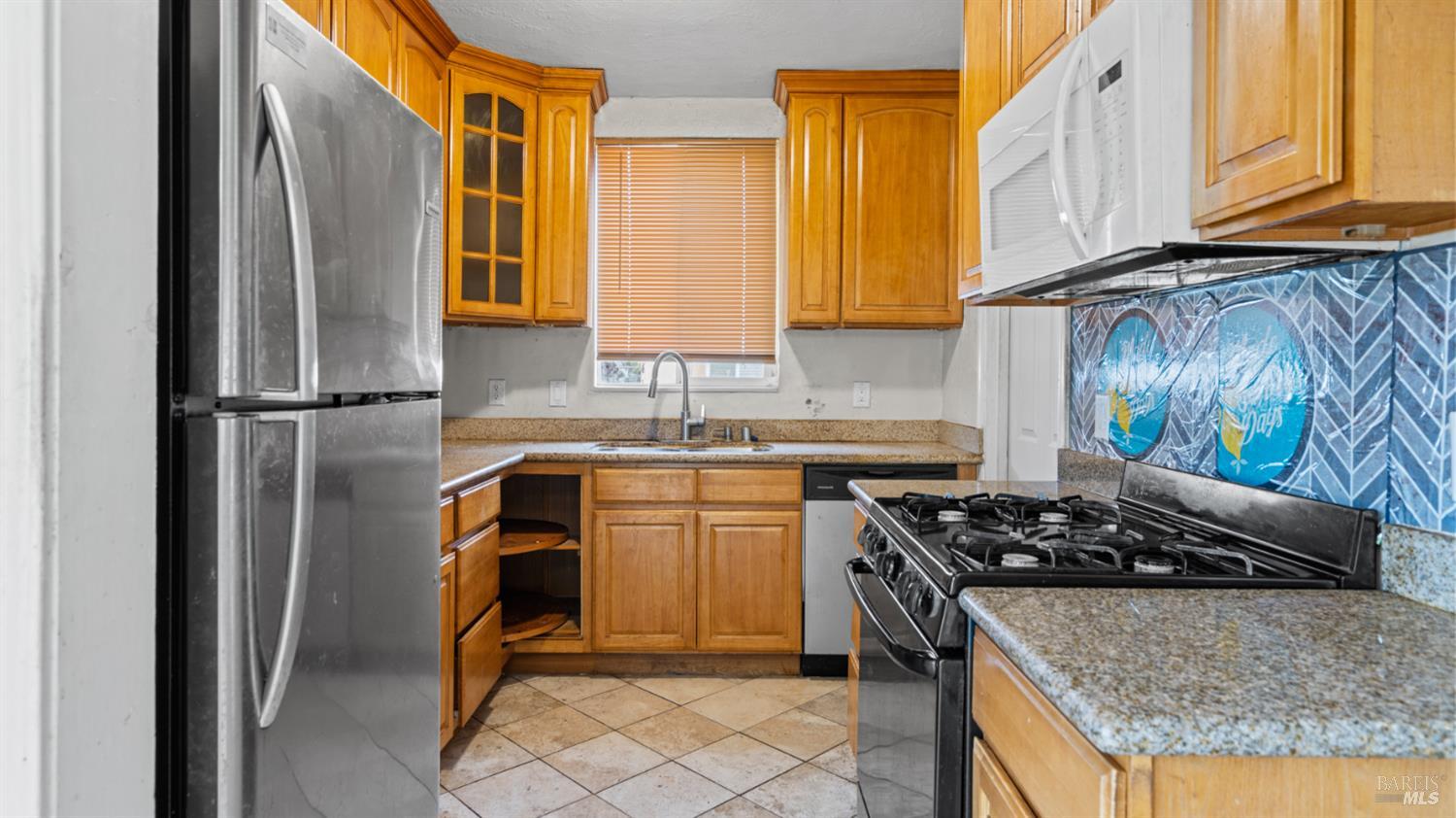 Detail Gallery Image 9 of 25 For 225 Gary Cir, Vallejo,  CA 94591 - 3 Beds | 1 Baths