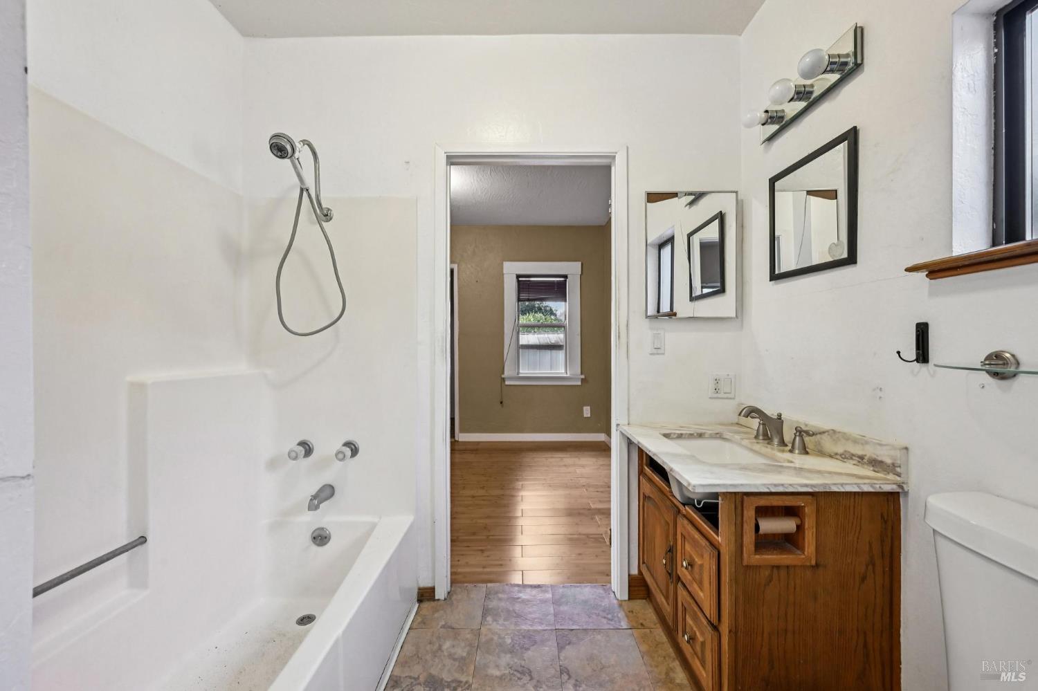 Detail Gallery Image 14 of 35 For 1127 Cleveland Ave, Santa Rosa,  CA 95401 - 2 Beds | 1/1 Baths