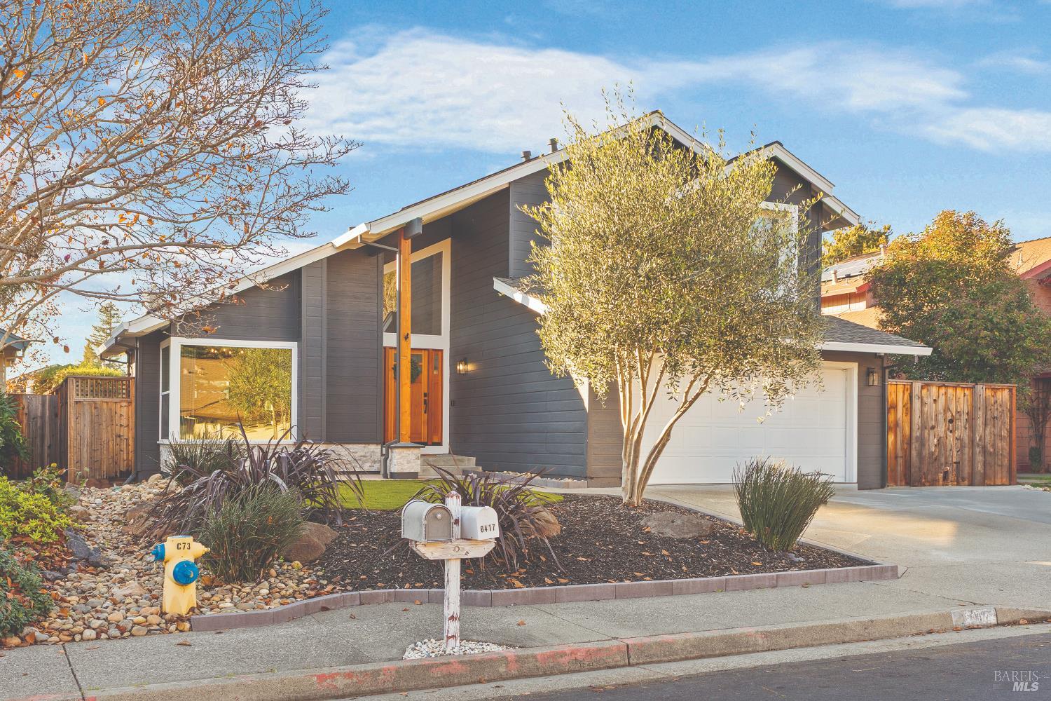 Detail Gallery Image 2 of 47 For 6417 Yale St, Windsor,  CA 95492 - 3 Beds | 2/1 Baths