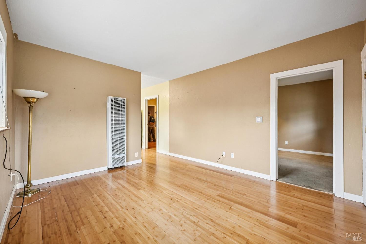 Detail Gallery Image 9 of 35 For 1127 Cleveland Ave, Santa Rosa,  CA 95401 - 2 Beds | 1/1 Baths