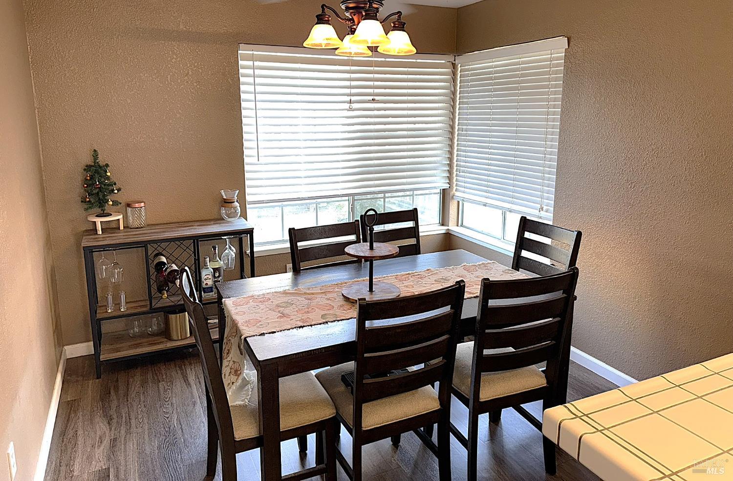 Detail Gallery Image 4 of 17 For 248 Colby Dr, Vacaville,  CA 95687 - 3 Beds | 2 Baths