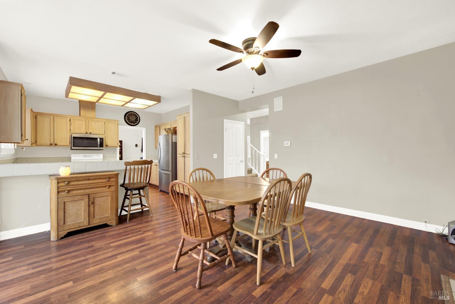 Detail Gallery Image 8 of 33 For 805 Gazebo Ct, Suisun City,  CA 94585 - 4 Beds | 2/1 Baths