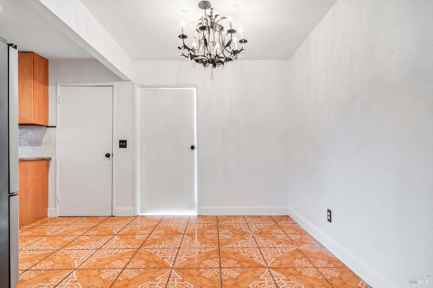 Detail Gallery Image 8 of 24 For 621 Sunny Manor Way, Santa Rosa,  CA 95401 - 3 Beds | 2 Baths