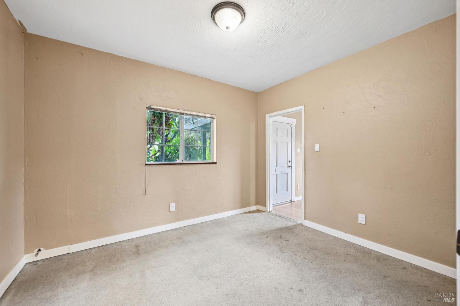 Detail Gallery Image 10 of 35 For 1127 Cleveland Ave, Santa Rosa,  CA 95401 - 2 Beds | 1/1 Baths