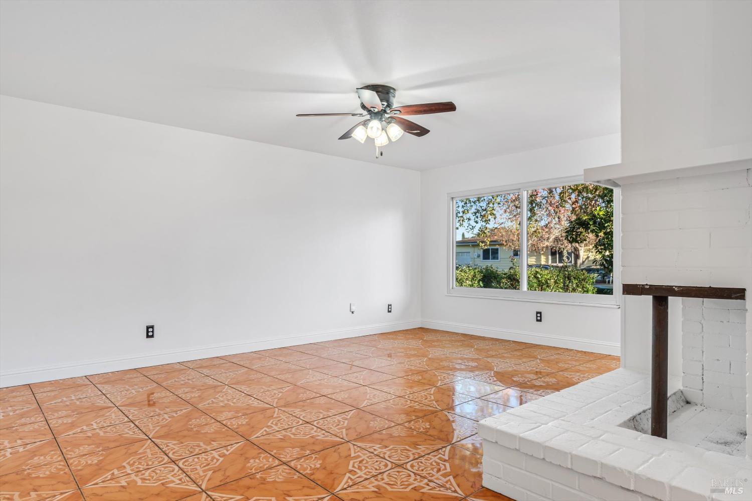 Detail Gallery Image 7 of 24 For 621 Sunny Manor Way, Santa Rosa,  CA 95401 - 3 Beds | 2 Baths