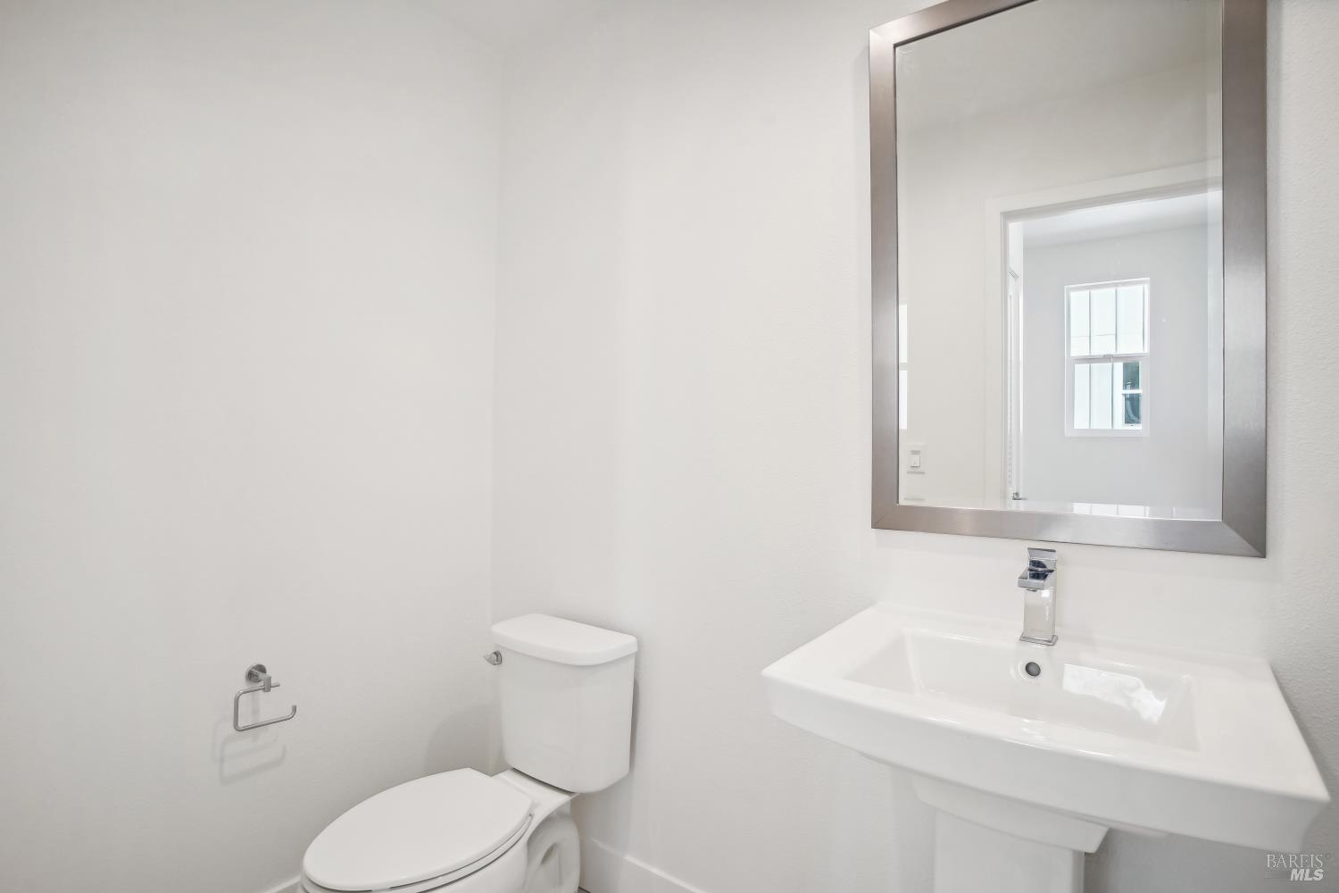 Detail Gallery Image 6 of 6 For 452 Semillon Ln, Santa Rosa,  CA 95403 - 4 Beds | 3/1 Baths