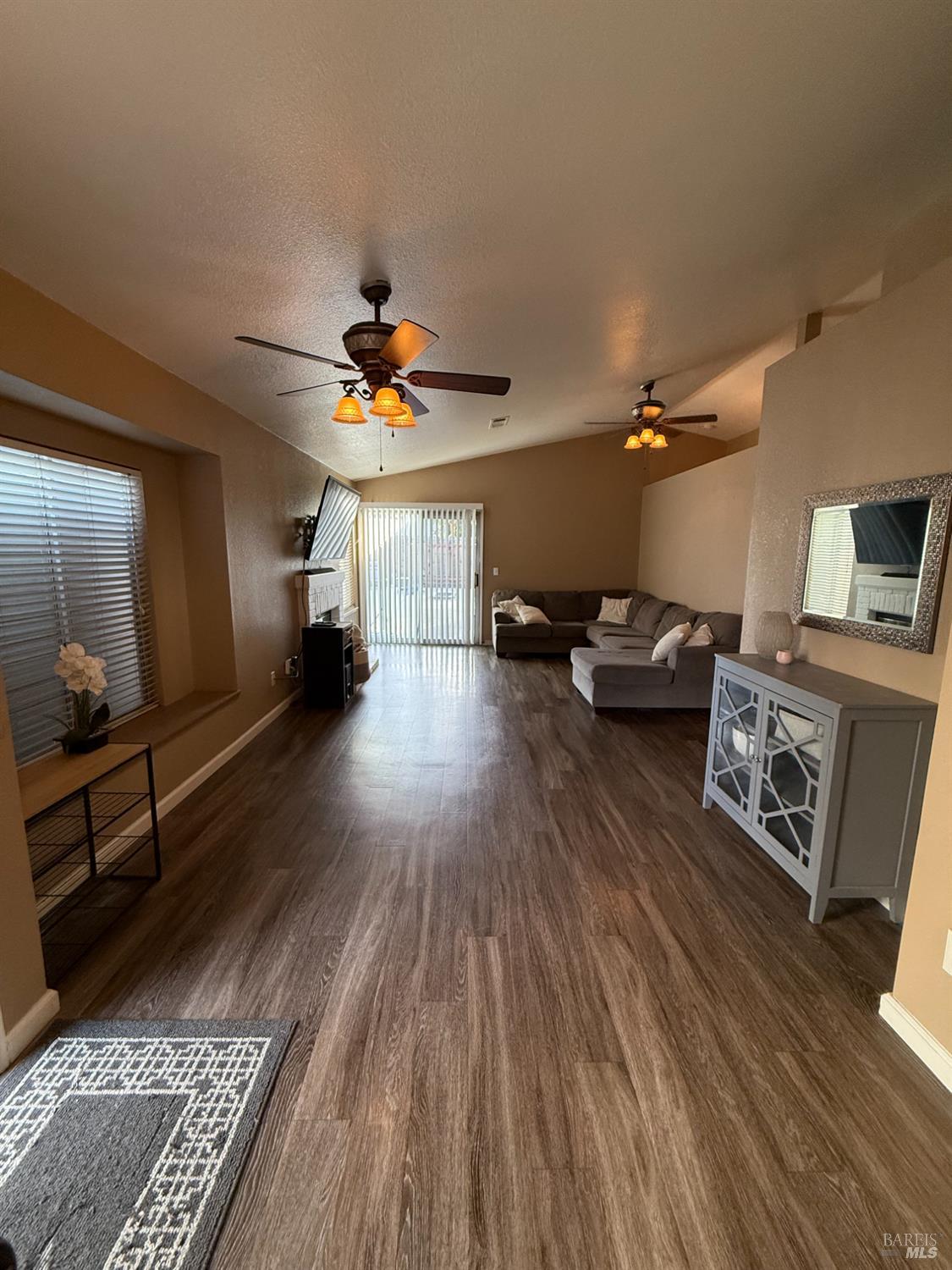 Detail Gallery Image 2 of 17 For 248 Colby Dr, Vacaville,  CA 95687 - 3 Beds | 2 Baths