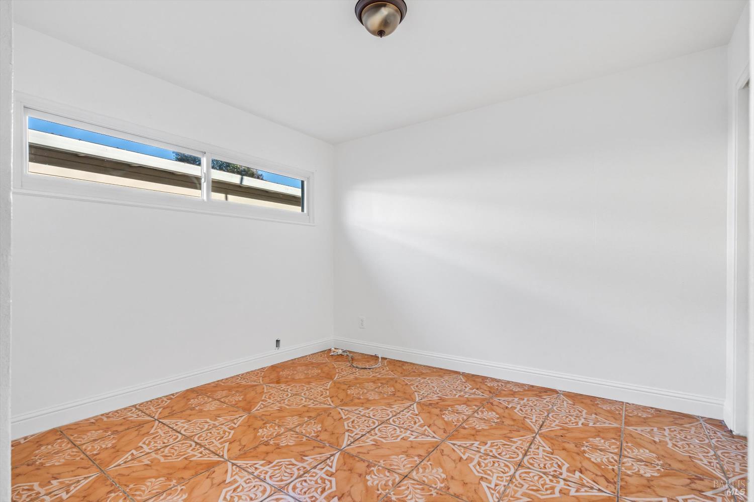 Detail Gallery Image 11 of 24 For 621 Sunny Manor Way, Santa Rosa,  CA 95401 - 3 Beds | 2 Baths