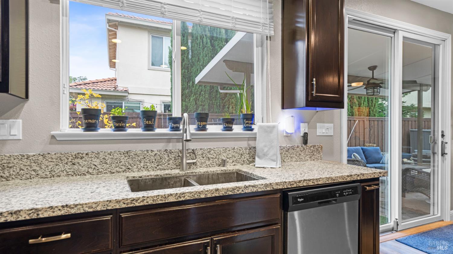 Detail Gallery Image 15 of 46 For 931 Noble Rd, Vacaville,  CA 95688 - 5 Beds | 3 Baths