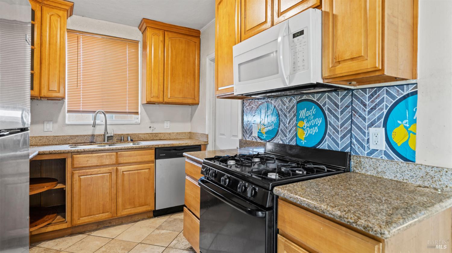 Detail Gallery Image 10 of 25 For 225 Gary Cir, Vallejo,  CA 94591 - 3 Beds | 1 Baths