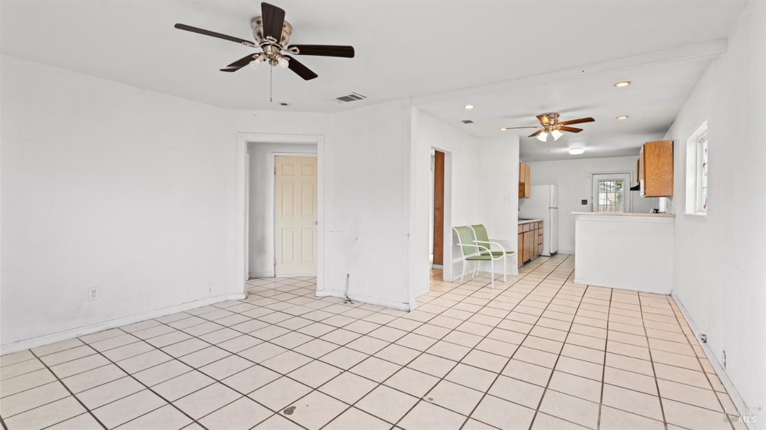 Detail Gallery Image 5 of 34 For 105 Phelan Ave, Vallejo,  CA 94590 - 4 Beds | 2 Baths