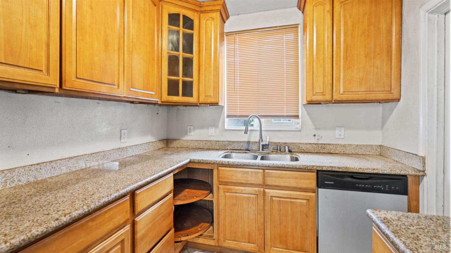 Detail Gallery Image 11 of 25 For 225 Gary Cir, Vallejo,  CA 94591 - 3 Beds | 1 Baths