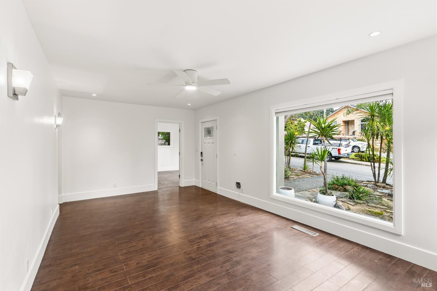 Detail Gallery Image 6 of 40 For 111 Milita St, Vallejo,  CA 94590 - 3 Beds | 2 Baths