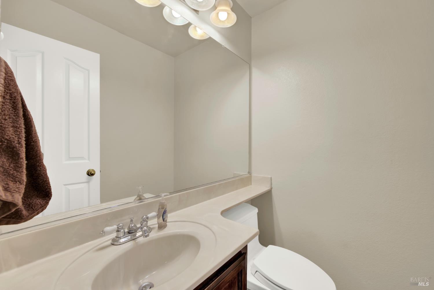 Detail Gallery Image 16 of 33 For 805 Gazebo Ct, Suisun City,  CA 94585 - 4 Beds | 2/1 Baths