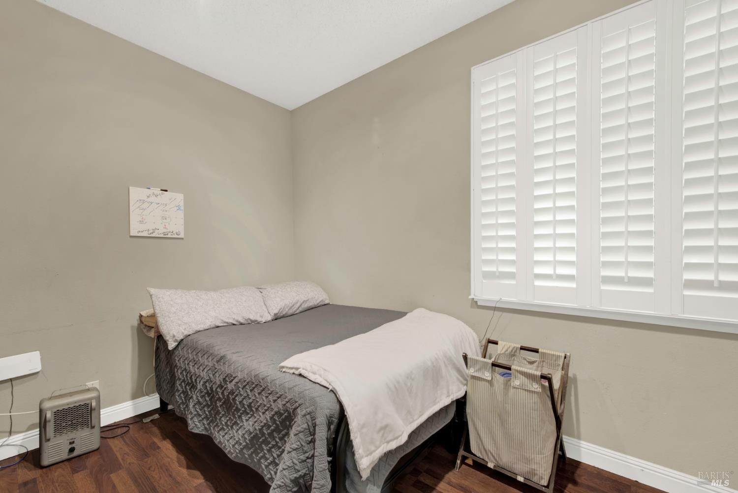 Detail Gallery Image 14 of 33 For 805 Gazebo Ct, Suisun City,  CA 94585 - 4 Beds | 2/1 Baths