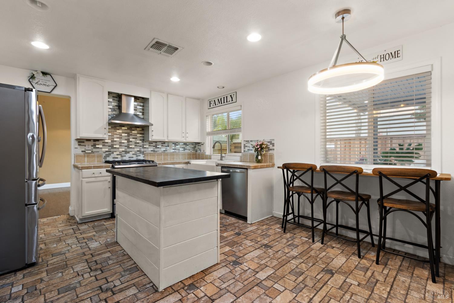 Detail Gallery Image 10 of 35 For 1783 Keesler Cir, Suisun City,  CA 94585 - 4 Beds | 3 Baths