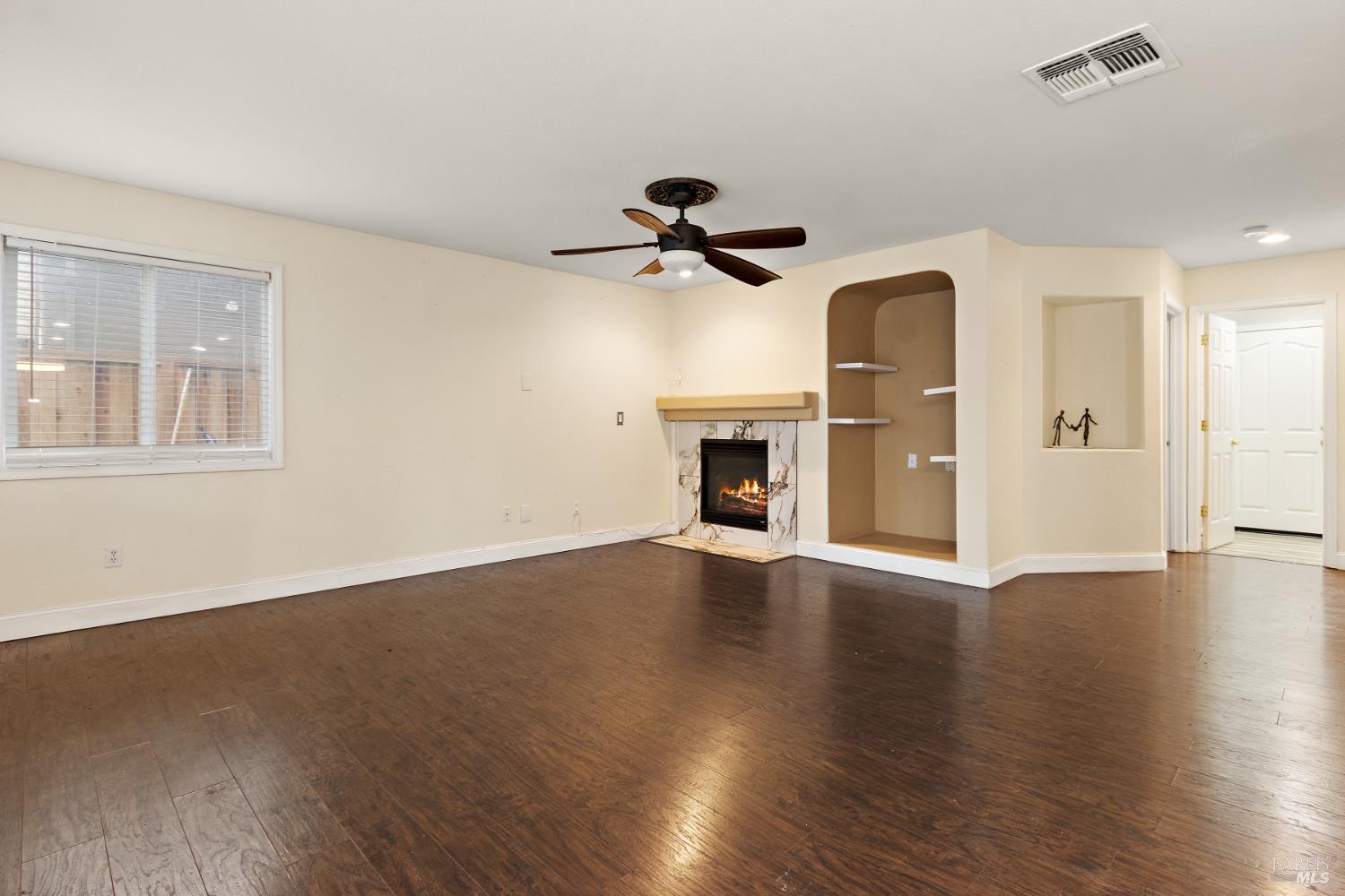 Detail Gallery Image 12 of 35 For 1783 Keesler Cir, Suisun City,  CA 94585 - 4 Beds | 3 Baths