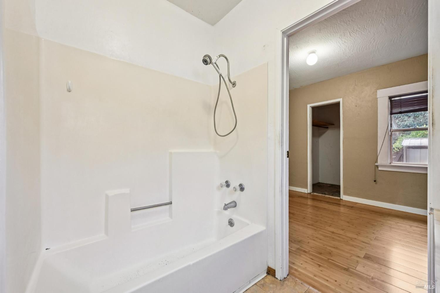 Detail Gallery Image 15 of 35 For 1127 Cleveland Ave, Santa Rosa,  CA 95401 - 2 Beds | 1/1 Baths