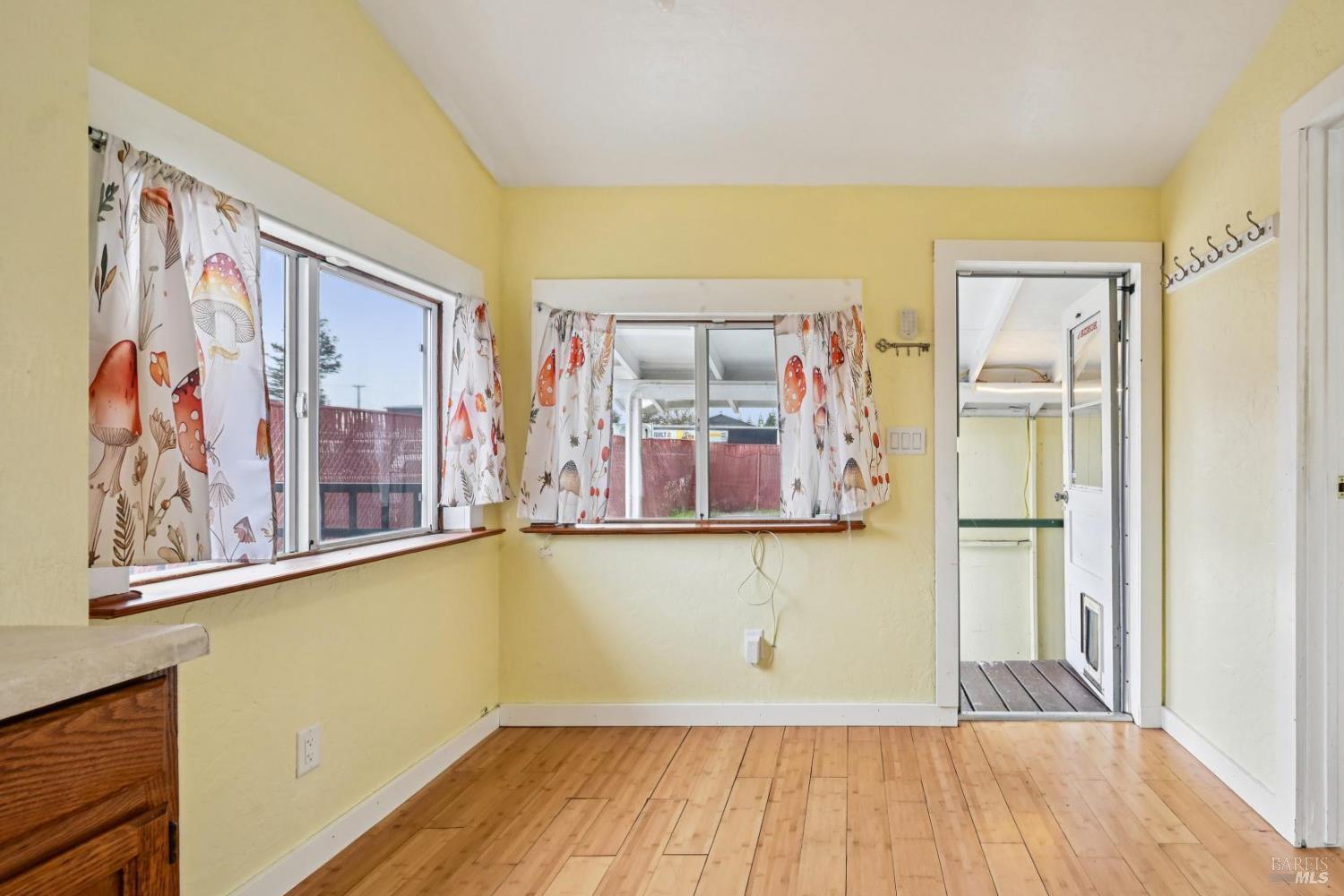 Detail Gallery Image 19 of 35 For 1127 Cleveland Ave, Santa Rosa,  CA 95401 - 2 Beds | 1/1 Baths