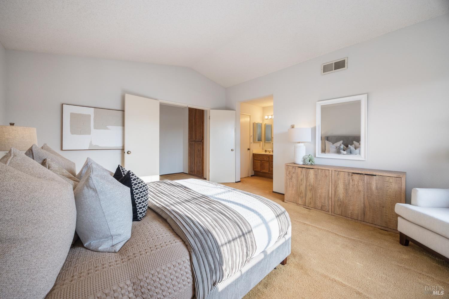 Detail Gallery Image 25 of 48 For 3501 Ponderosa Trl, Pinole,  CA 94564 - 4 Beds | 2/1 Baths