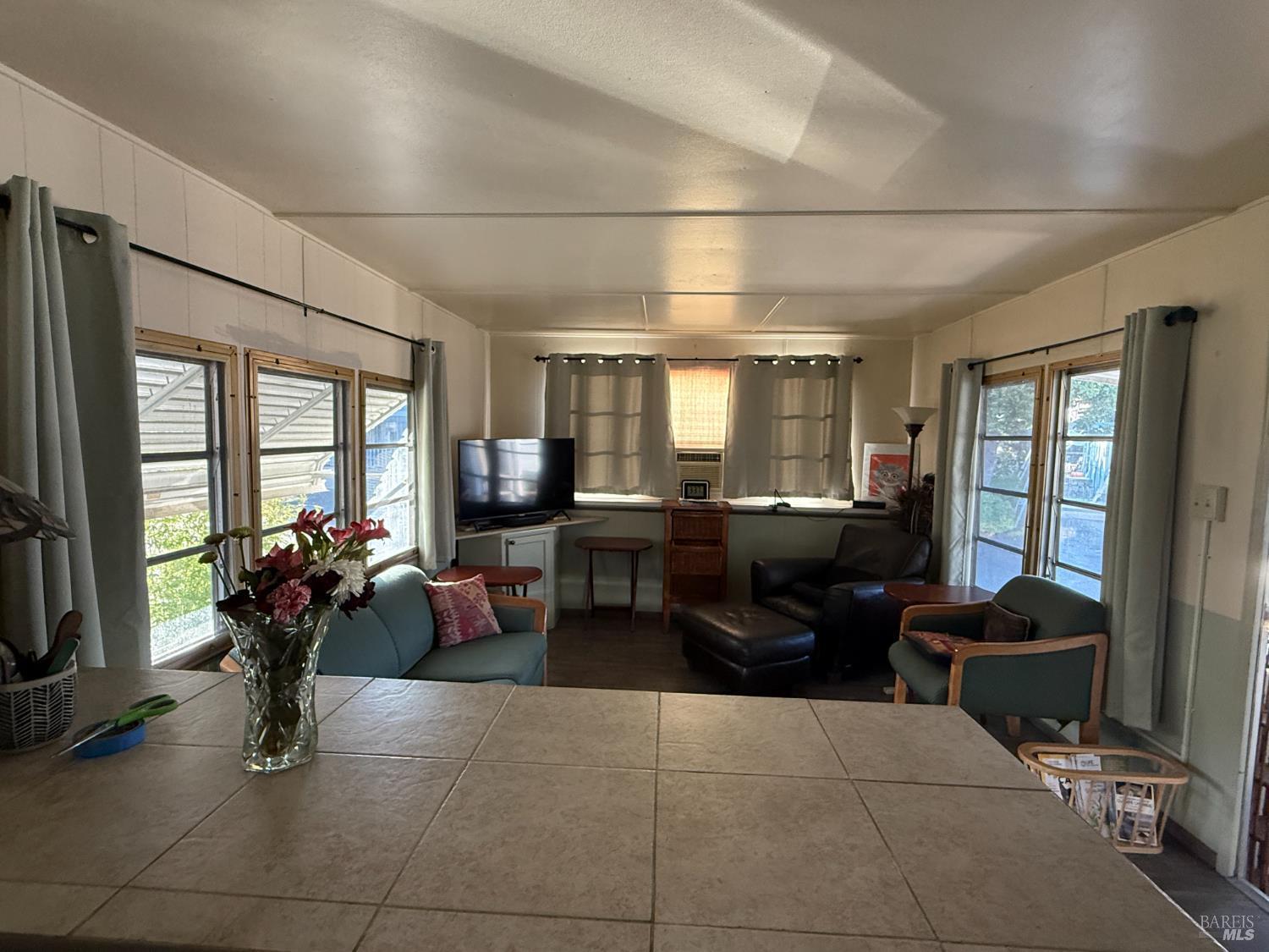 Detail Gallery Image 12 of 26 For 18715 Sonoma Hwy 14, Sonoma,  CA 95476 - 2 Beds | 1 Baths