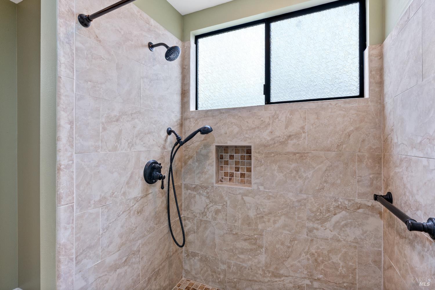 Detail Gallery Image 17 of 24 For 14 Oak Forest Ln, Santa Rosa,  CA 95409 - 2 Beds | 2 Baths