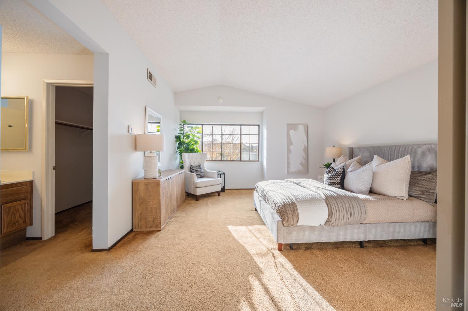 Detail Gallery Image 3 of 48 For 3501 Ponderosa Trl, Pinole,  CA 94564 - 4 Beds | 2/1 Baths