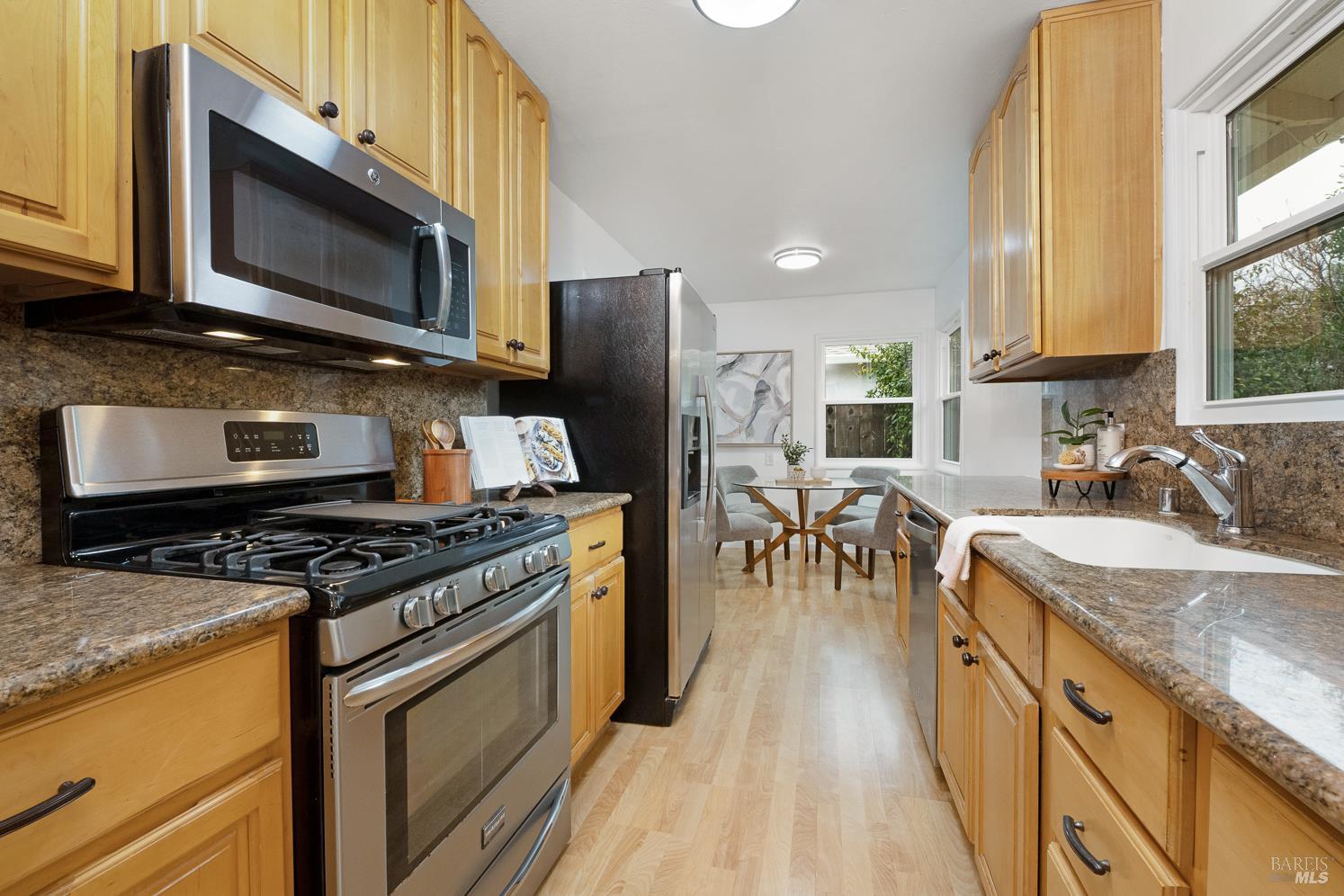 Detail Gallery Image 13 of 43 For 111 Harris Way, Vallejo,  CA 94591 - 3 Beds | 1 Baths