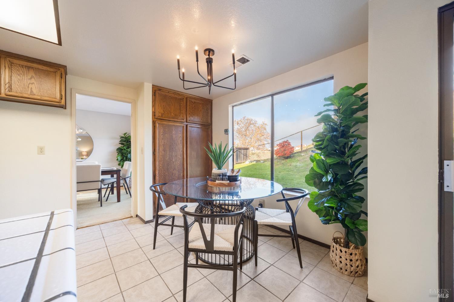 Detail Gallery Image 19 of 48 For 3501 Ponderosa Trl, Pinole,  CA 94564 - 4 Beds | 2/1 Baths