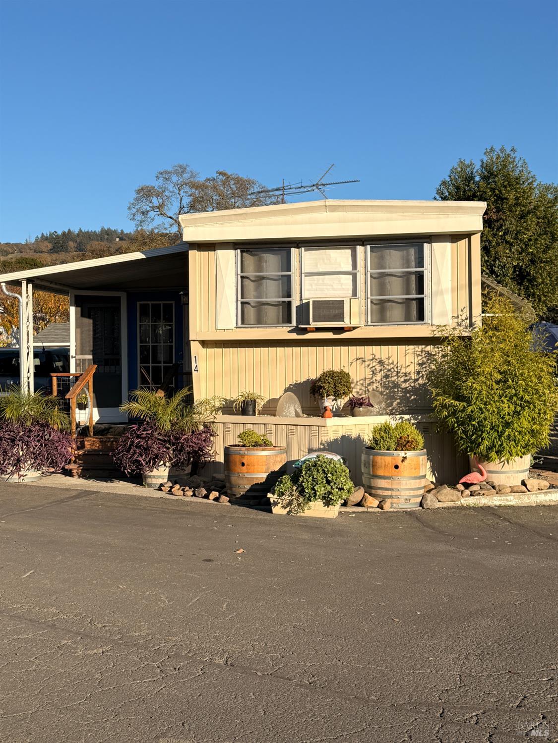 Detail Gallery Image 3 of 26 For 18715 Sonoma Hwy 14, Sonoma,  CA 95476 - 2 Beds | 1 Baths