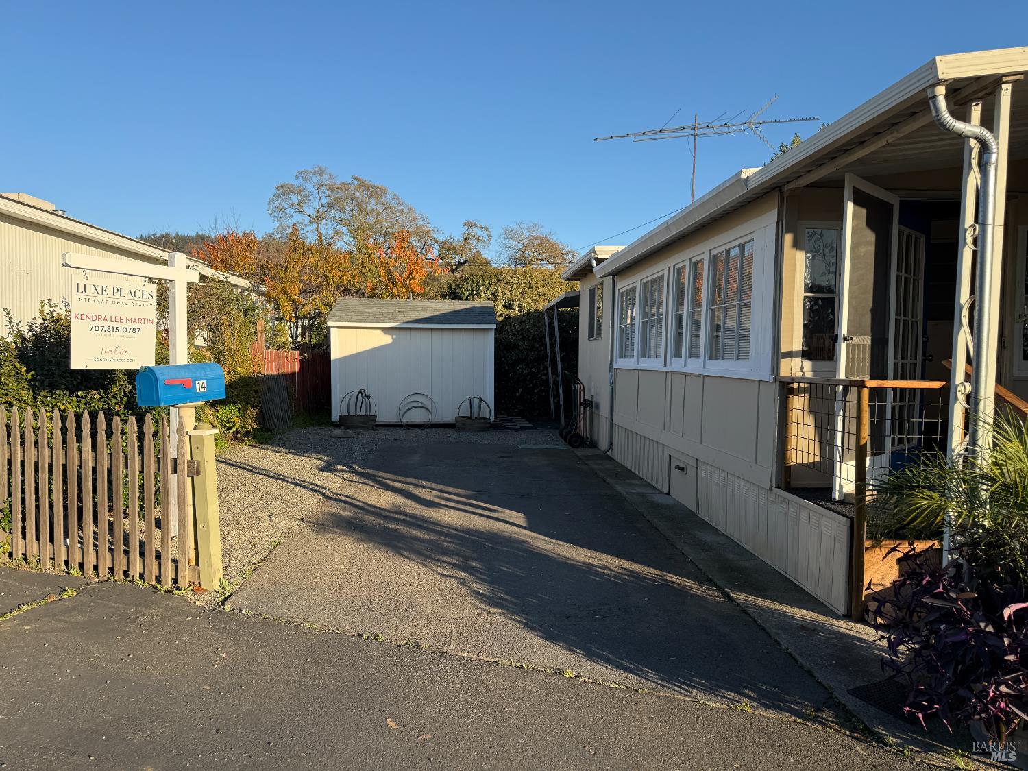 Detail Gallery Image 4 of 26 For 18715 Sonoma Hwy 14, Sonoma,  CA 95476 - 2 Beds | 1 Baths