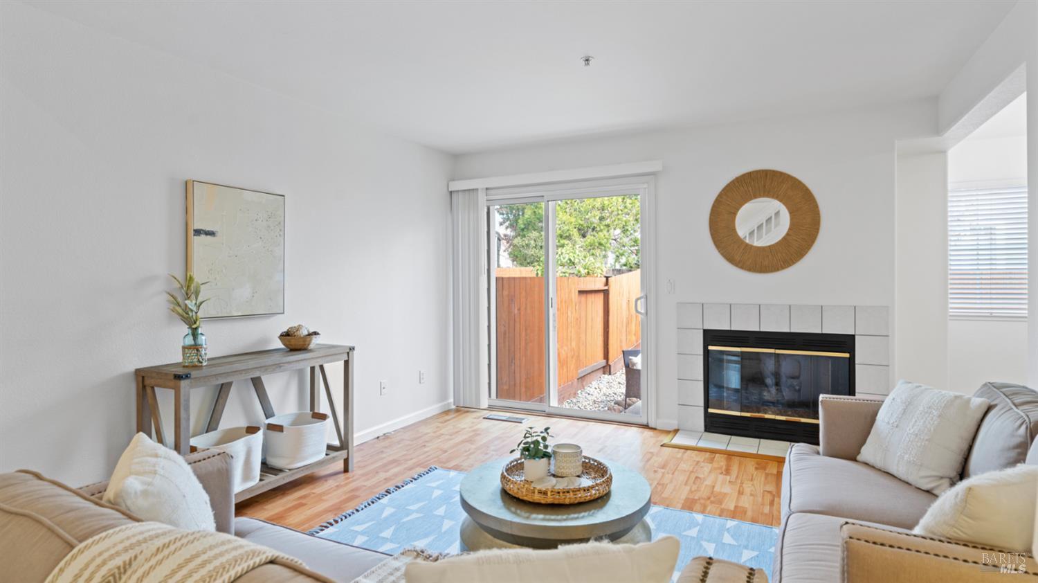 Detail Gallery Image 6 of 31 For 1714 Zinfandel Dr, Petaluma,  CA 94954 - 3 Beds | 2/1 Baths