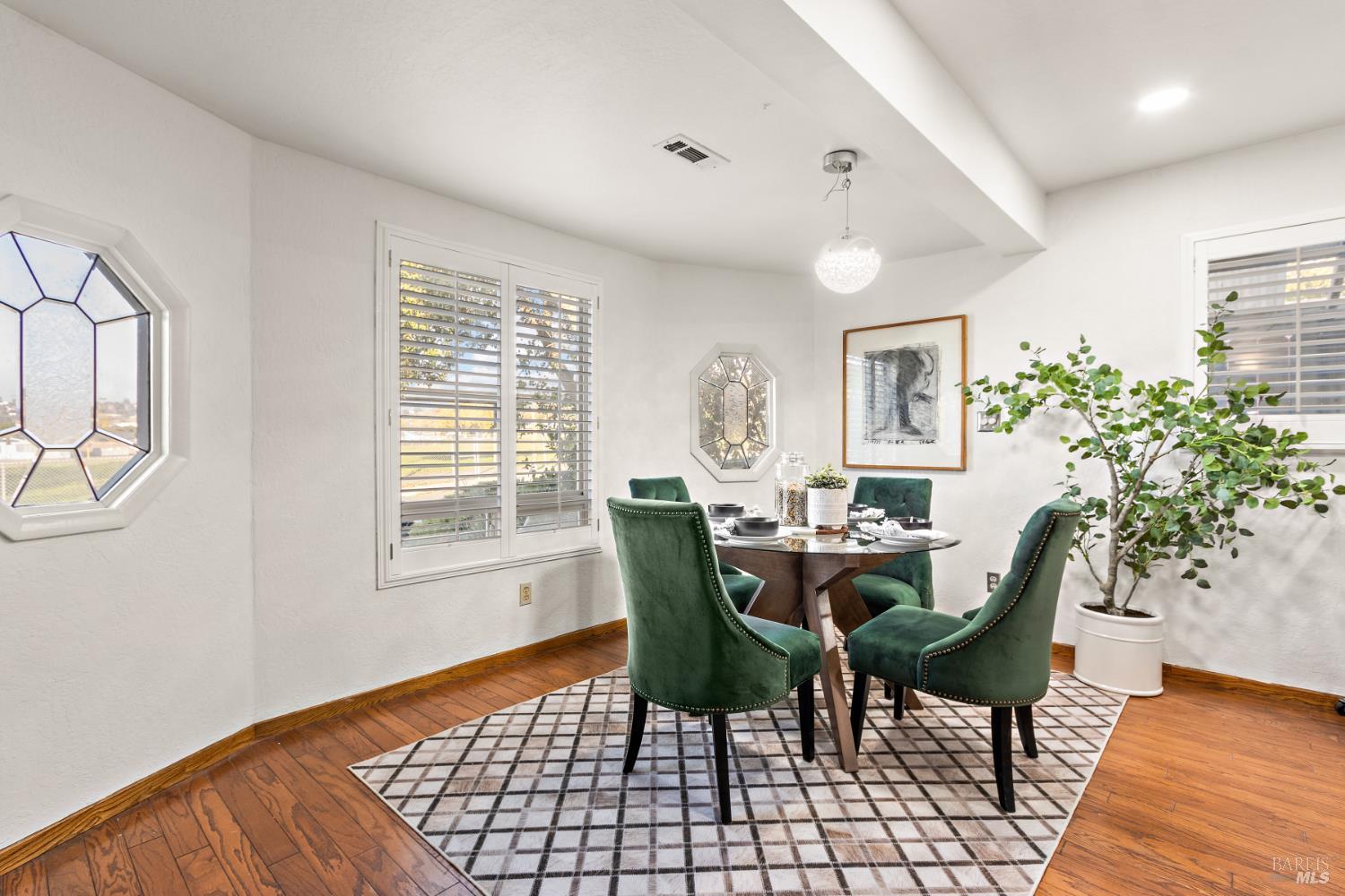 Detail Gallery Image 9 of 29 For 443 Baywood Dr, Vallejo,  CA 94591 - 3 Beds | 2 Baths