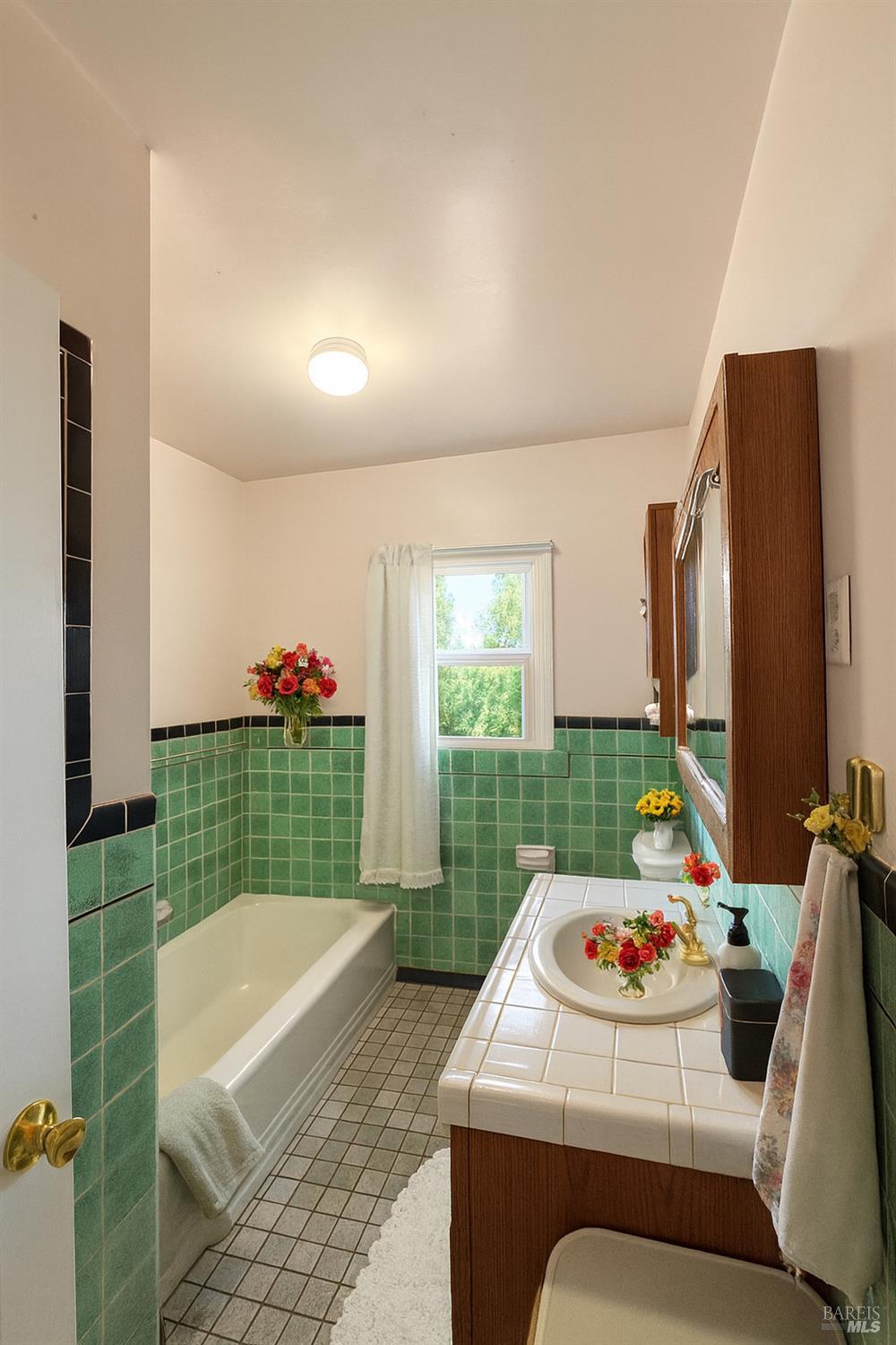 Detail Gallery Image 5 of 6 For 1231 Stevenson St, Calistoga,  CA 94515 - 3 Beds | 1/1 Baths