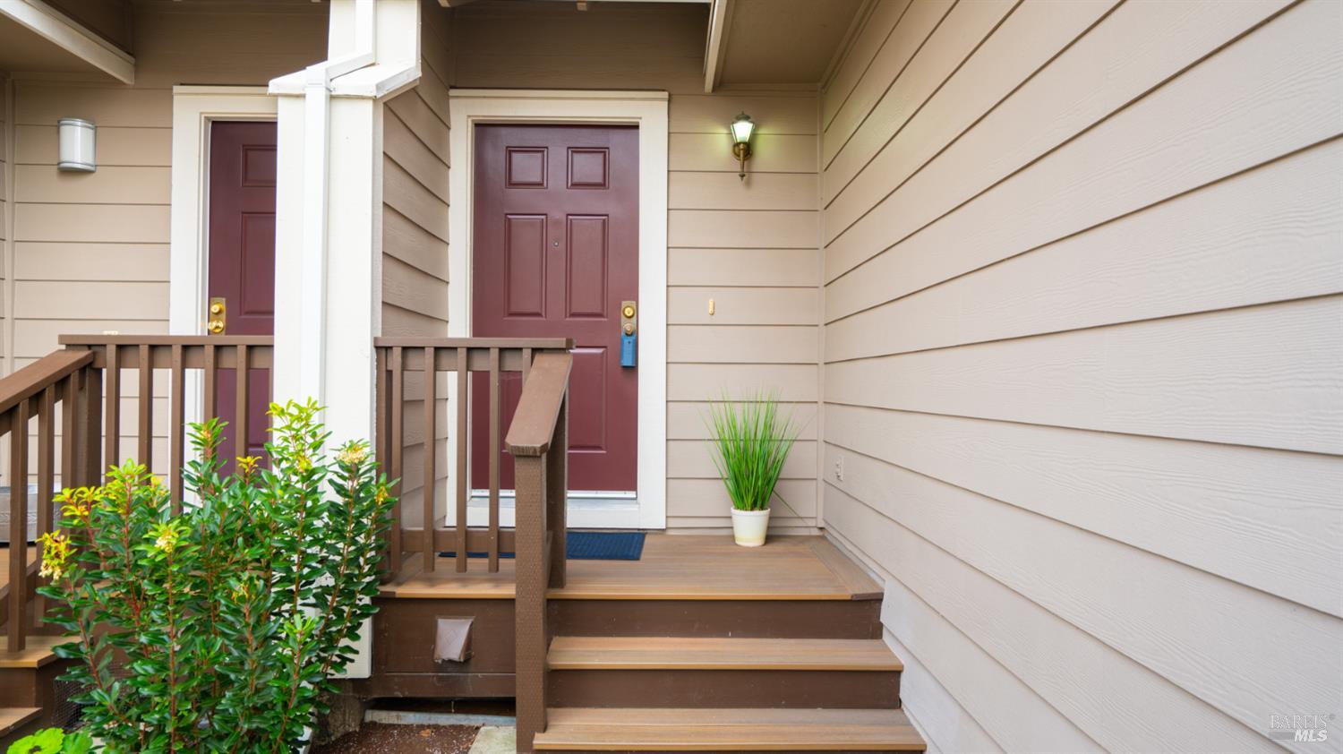 Detail Gallery Image 4 of 31 For 1714 Zinfandel Dr, Petaluma,  CA 94954 - 3 Beds | 2/1 Baths