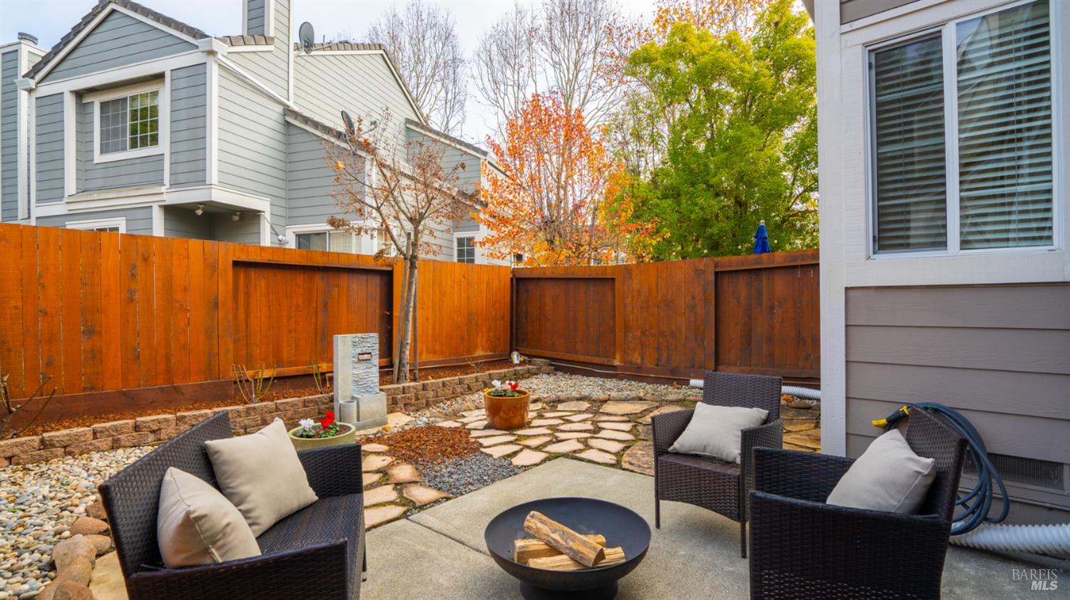 Detail Gallery Image 28 of 31 For 1714 Zinfandel Dr, Petaluma,  CA 94954 - 3 Beds | 2/1 Baths