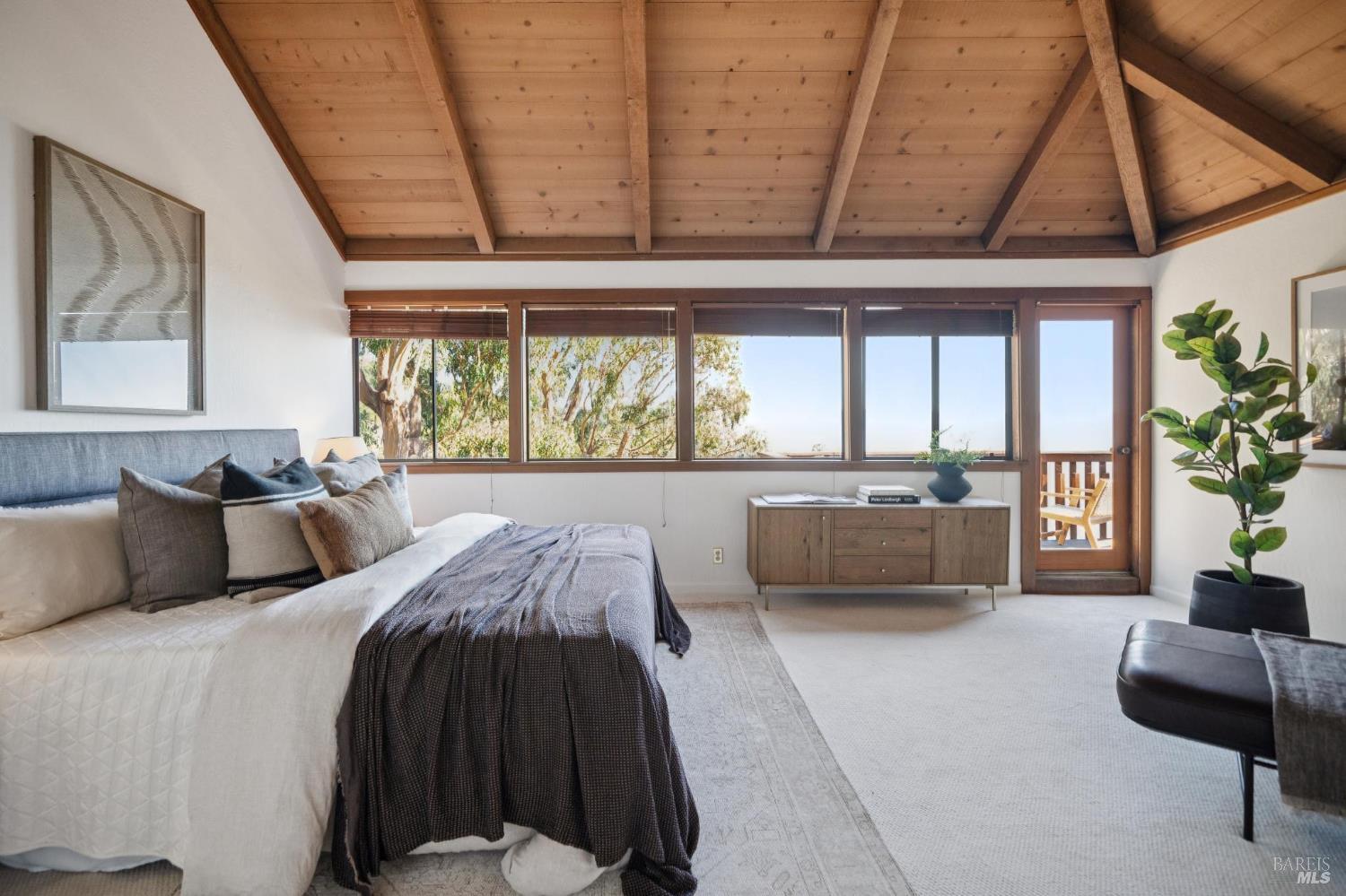 Detail Gallery Image 18 of 32 For 2490 Spanish Trail Rd, Tiburon,  CA 94920 - 4 Beds | 3/1 Baths