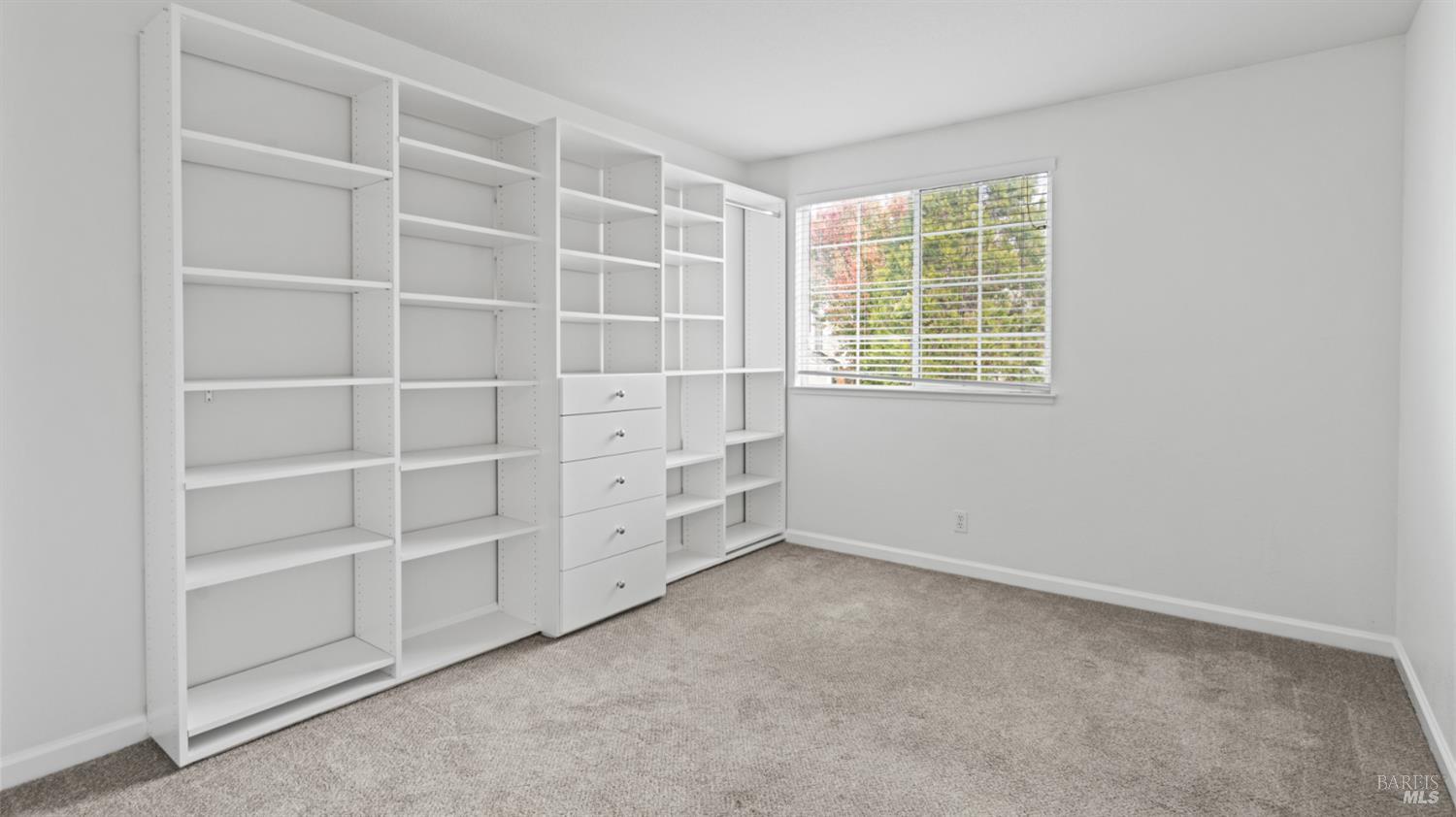 Detail Gallery Image 18 of 31 For 1714 Zinfandel Dr, Petaluma,  CA 94954 - 3 Beds | 2/1 Baths