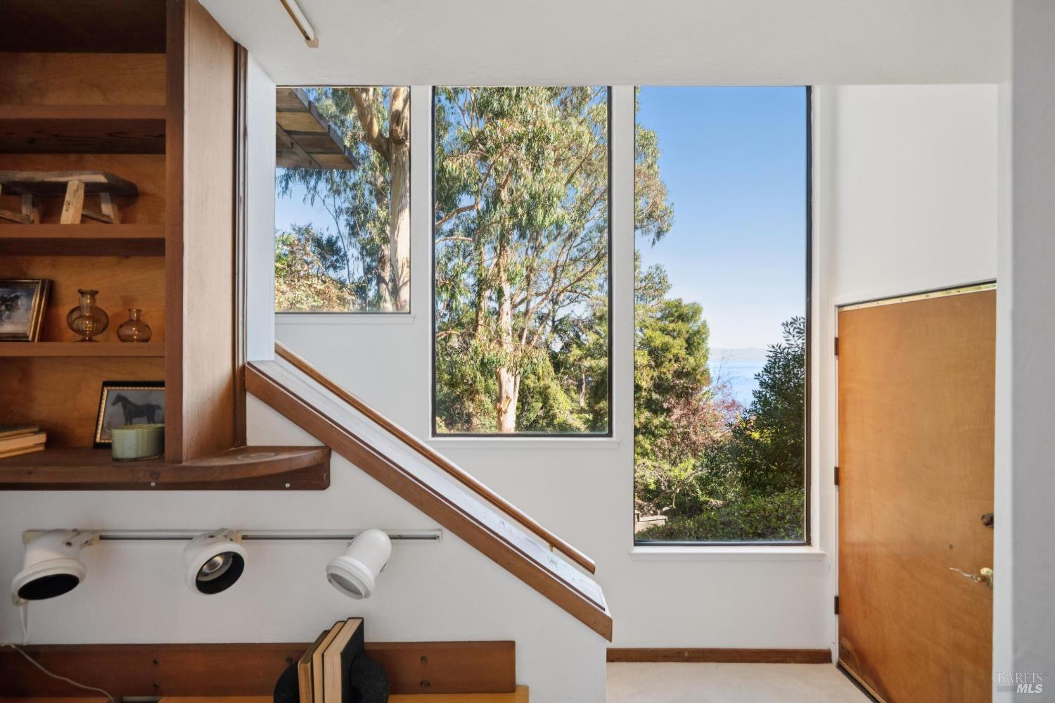 Detail Gallery Image 29 of 32 For 2490 Spanish Trail Rd, Tiburon,  CA 94920 - 4 Beds | 3/1 Baths