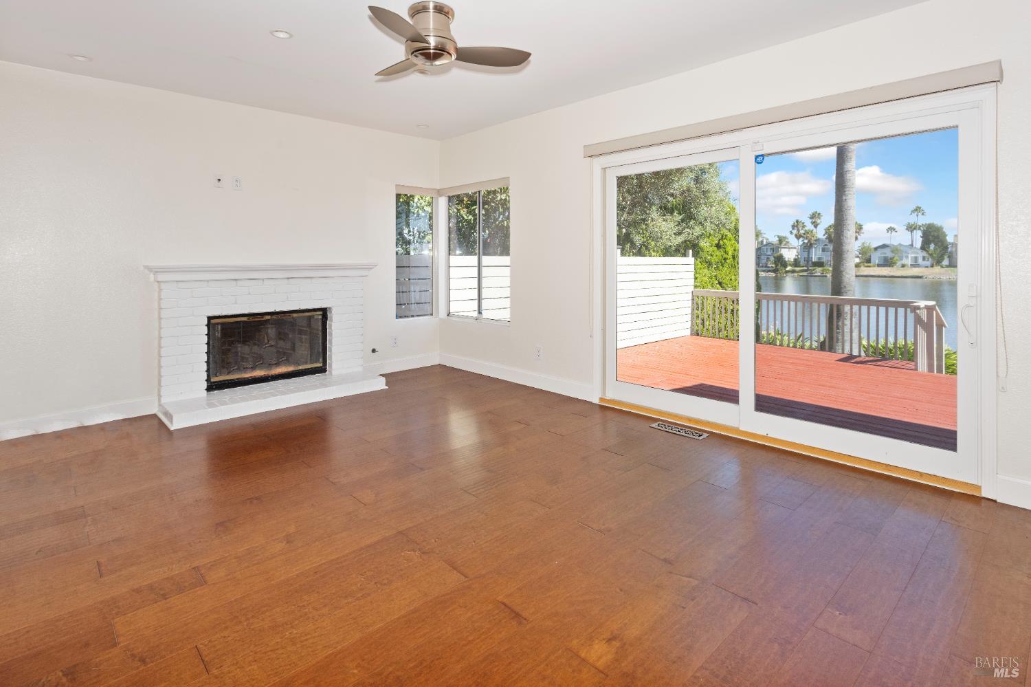 Detail Gallery Image 7 of 21 For 8 Caribe Isle, Novato,  CA 94062 - 4 Beds | 3 Baths