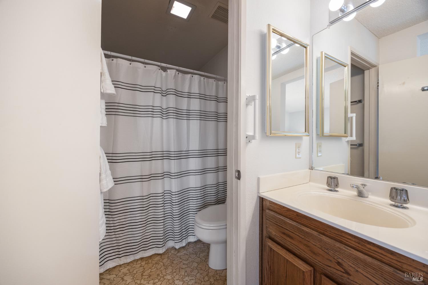 Detail Gallery Image 28 of 48 For 3501 Ponderosa Trl, Pinole,  CA 94564 - 4 Beds | 2/1 Baths