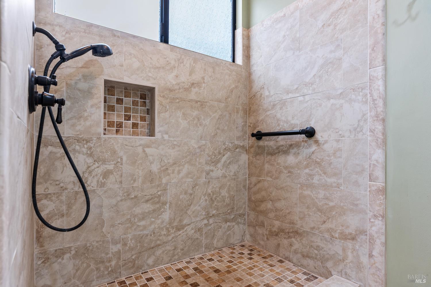 Detail Gallery Image 18 of 24 For 14 Oak Forest Ln, Santa Rosa,  CA 95409 - 2 Beds | 2 Baths