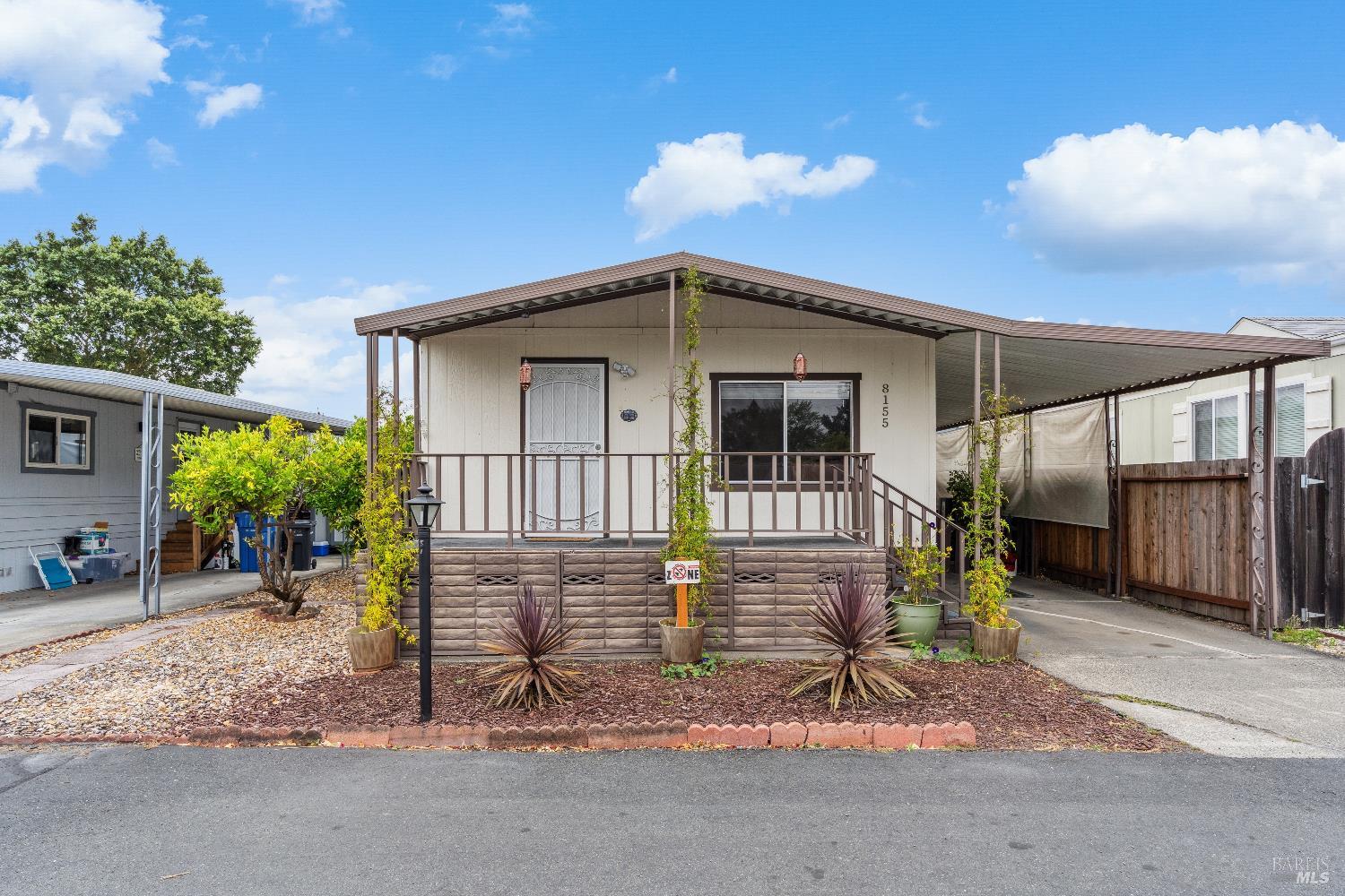 Detail Gallery Image 2 of 14 For 8155 Willow St, Windsor,  CA 95492 - 2 Beds | 2 Baths