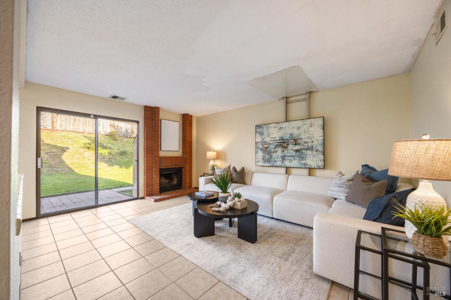 Detail Gallery Image 15 of 48 For 3501 Ponderosa Trl, Pinole,  CA 94564 - 4 Beds | 2/1 Baths