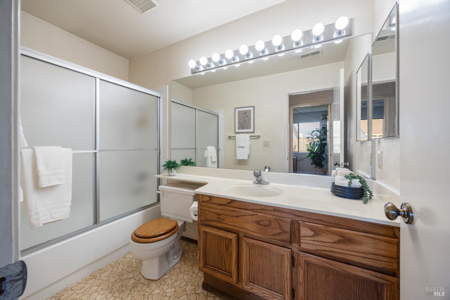 Detail Gallery Image 32 of 48 For 3501 Ponderosa Trl, Pinole,  CA 94564 - 4 Beds | 2/1 Baths